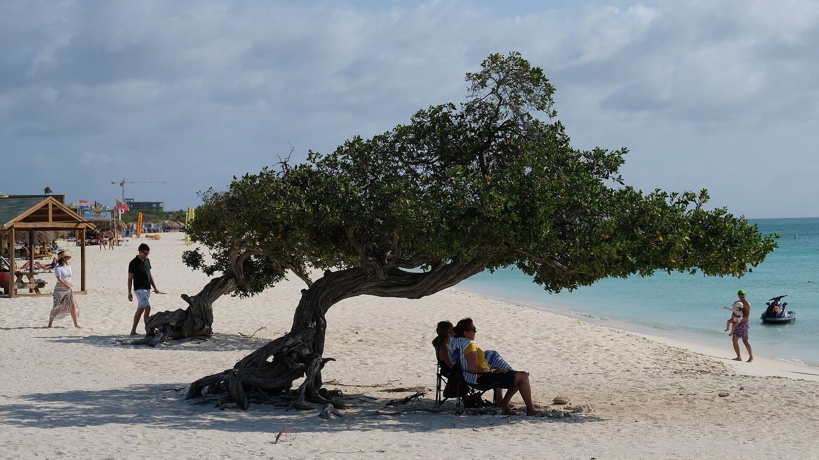Sfeerfoto bij: Aruba bezoeken vanaf Curaçao: tips voor je dagtrip of combinatiereis